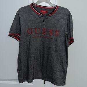 Guess Los Angeles Sewn LETTERS Gray Red 2 Button no collar Polo golf shirt M